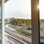 아파트 Modern Near Metro *