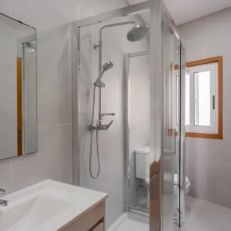 Apartament Modern Near Metro Station