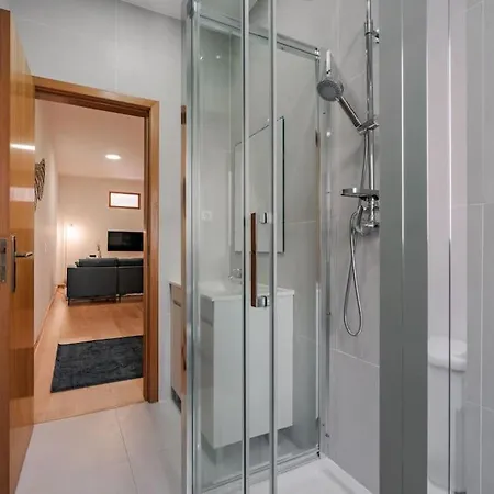 Modern Near Metro Station Apartmán *