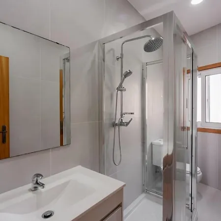 Modern Near Metro Station Apartmán