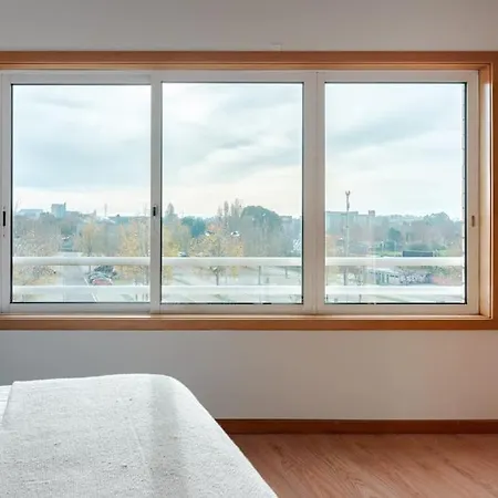 Modern Near Metro Station Apartament *