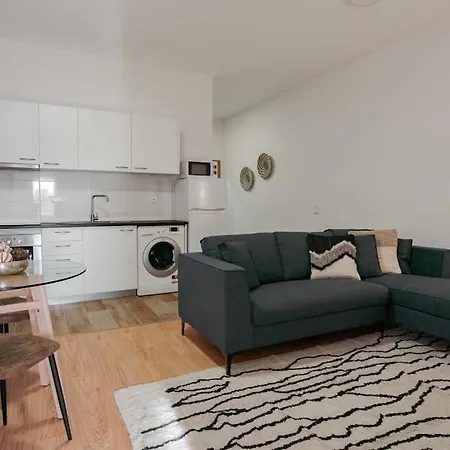 Apartament Modern Near Metro Station *