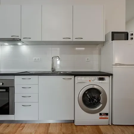 Modern Near Metro 아파트