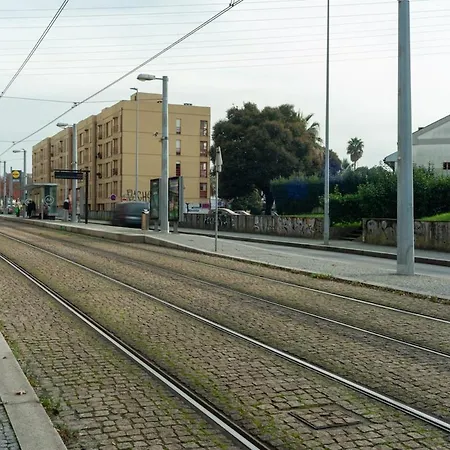 Modern Near Metro *