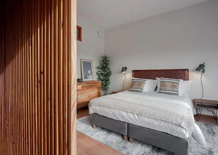 아파트 Modern Near Metro *